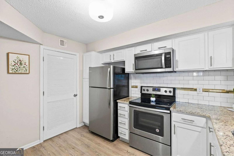 Photo 15 of 694 Mcgill Place NE #694