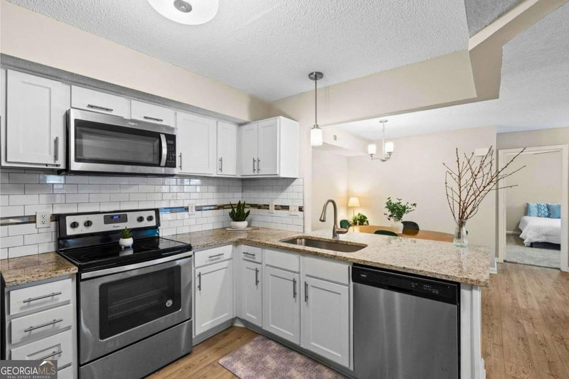Photo 17 of 694 Mcgill Place NE #694