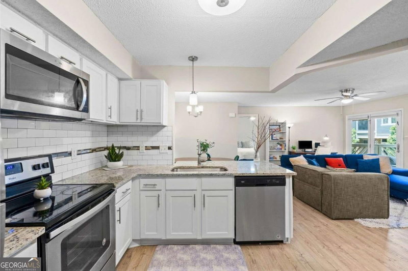 Photo 18 of 694 Mcgill Place NE #694