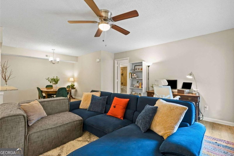 Photo 4 of 694 Mcgill Place NE #694