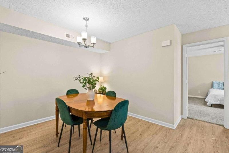 Photo 5 of 694 Mcgill Place NE #694