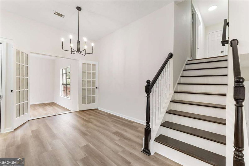 Photo 18 of 6653 Eastbriar Drive
