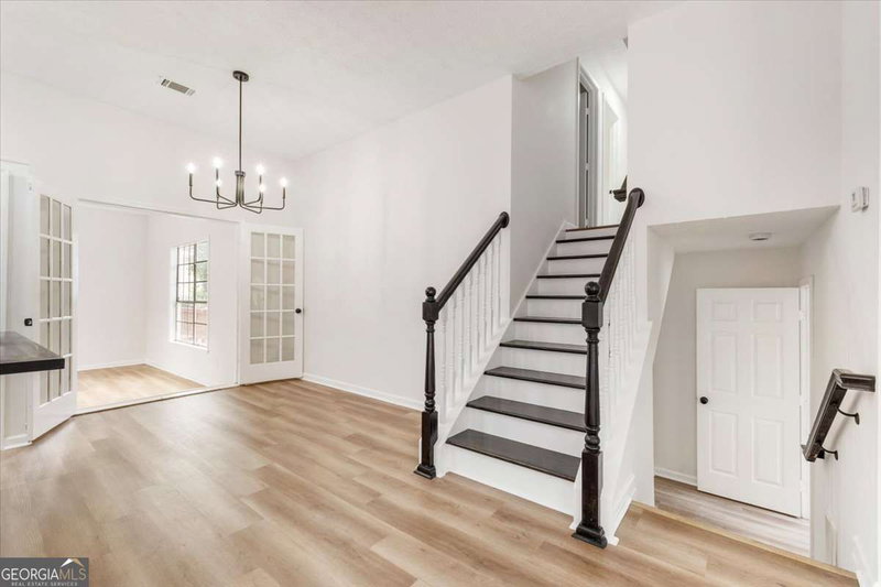 Photo 19 of 6653 Eastbriar Drive