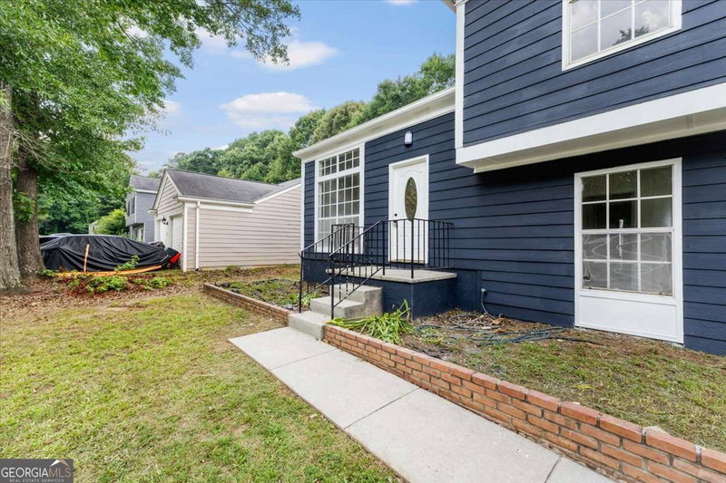 Photo 6 of 6653 Eastbriar Drive