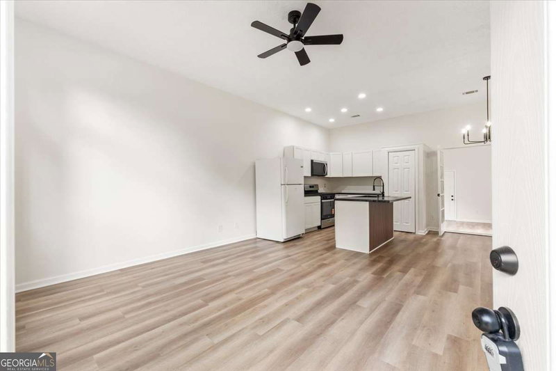 Photo 8 of 6653 Eastbriar Drive