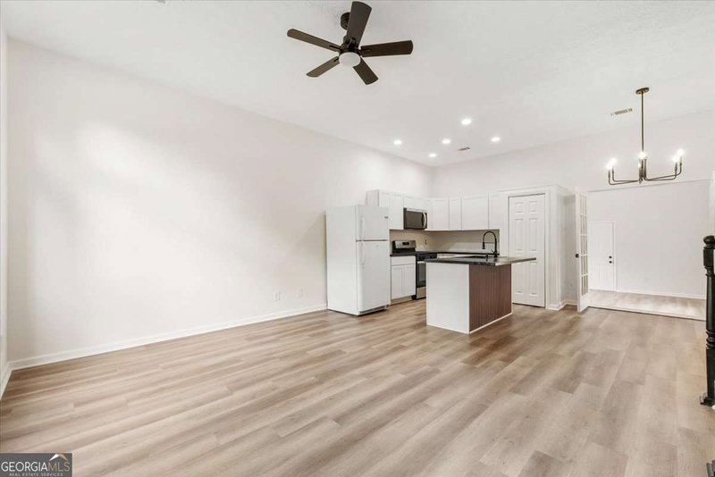 Photo 10 of 6653 Eastbriar Drive