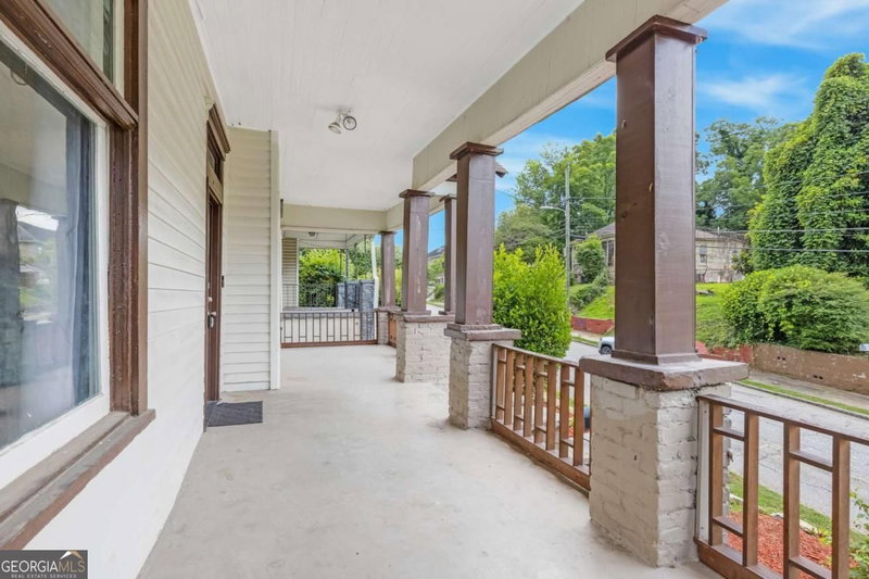Photo 4 of 881 Beckwith Street SW