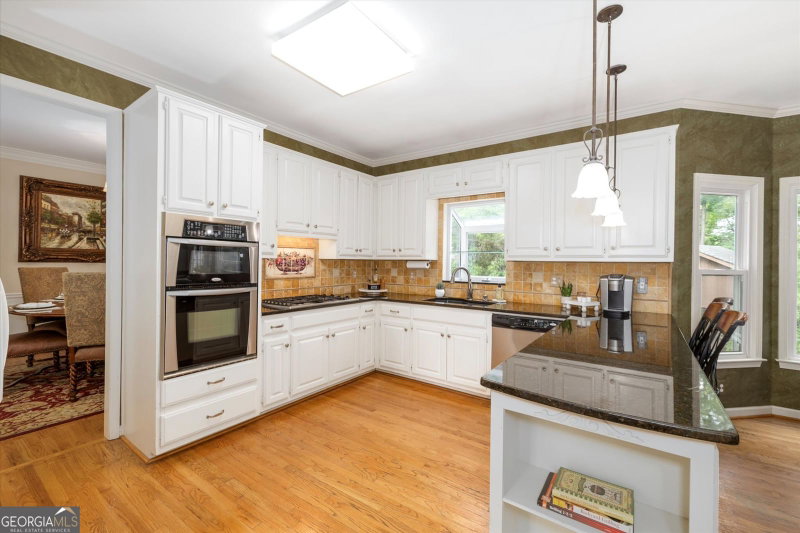 Photo 12 of 1918 De Winton Place