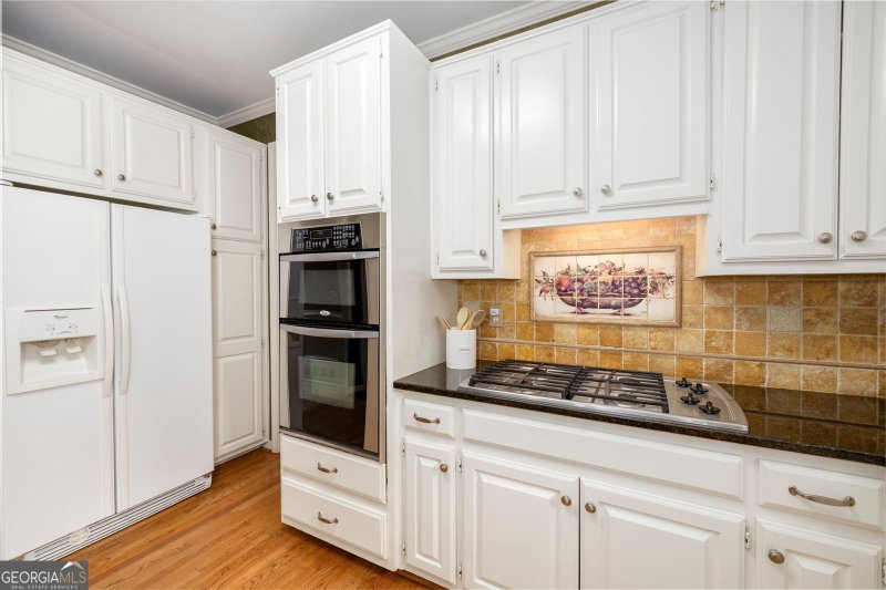 Photo 14 of 1918 De Winton Place