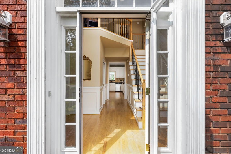 Photo 6 of 1918 De Winton Place
