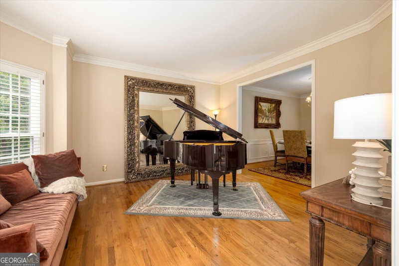 Photo 8 of 1918 De Winton Place