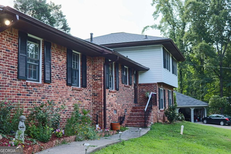 Photo 2 of 753 Brookwood Terrace SW