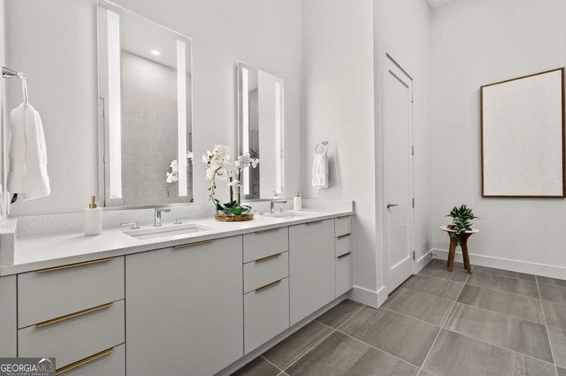 Photo 18 of 40 12th Street NE #806