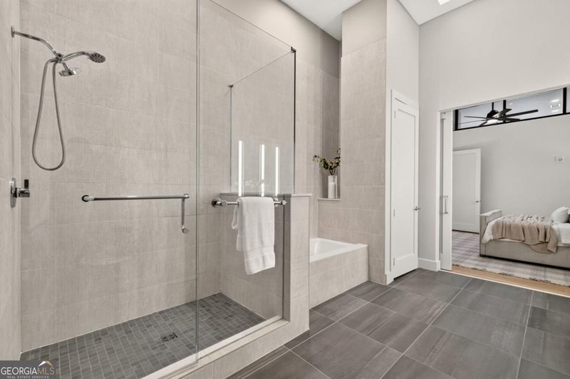 Photo 19 of 40 12th Street NE #806