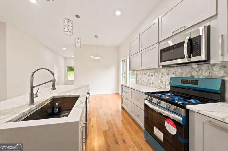 Photo 7 of 1084 Hubbard Street SW