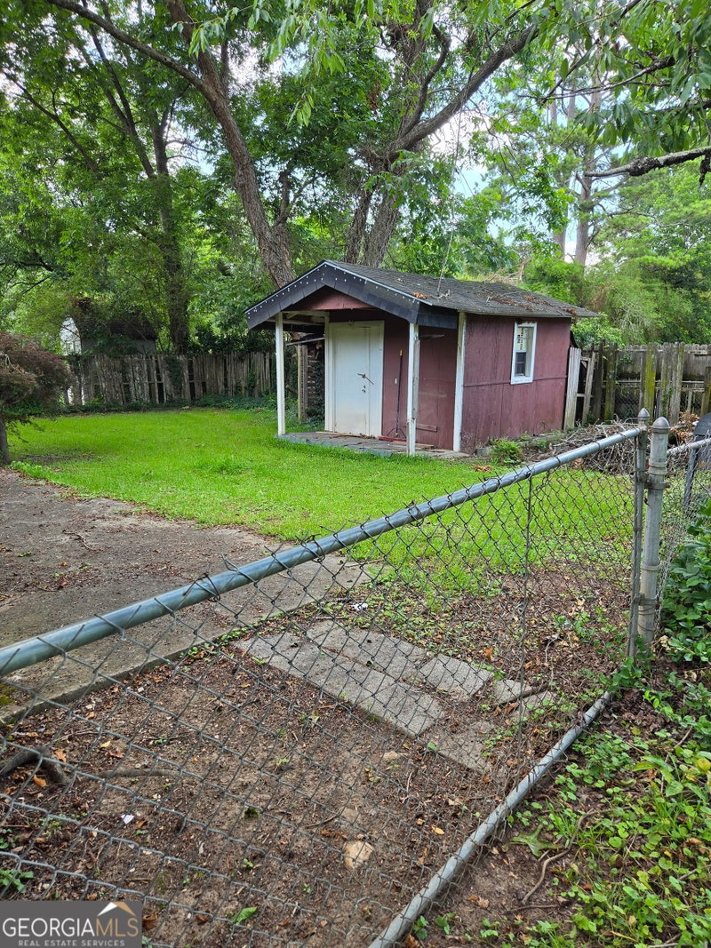 Photo 2 of 1702 Cardinal Road