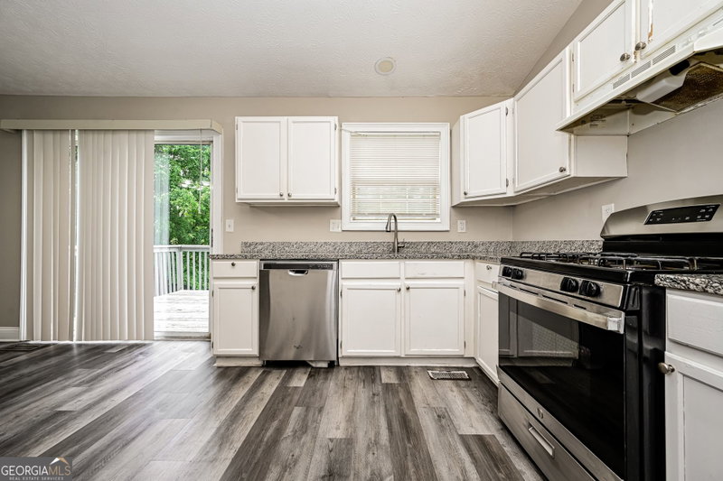 Photo 9 of 6155 Raleigh Oaks Court