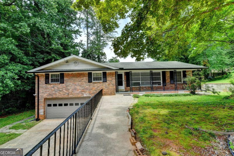 Photo 2 of 3900 Greystone Court W