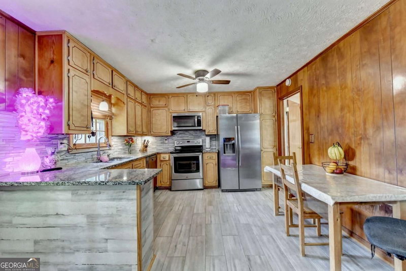 Photo 16 of 3900 Greystone Court W