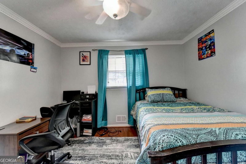Photo 26 of 3900 Greystone Court W