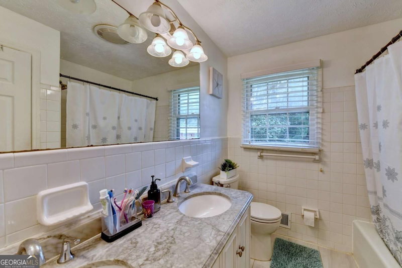 Photo 32 of 3900 Greystone Court W