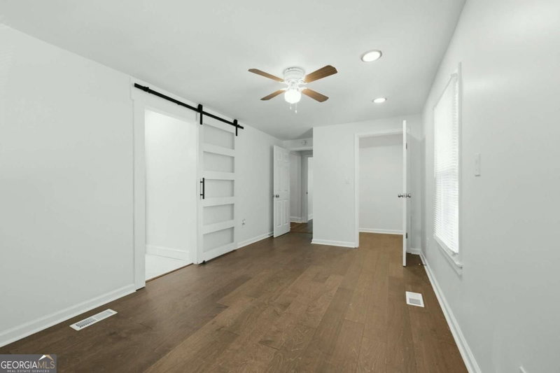 Photo 21 of 181 Barfield Avenue SW