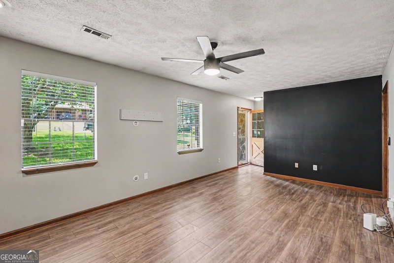Photo 7 of 3011 Menlo Park Drive