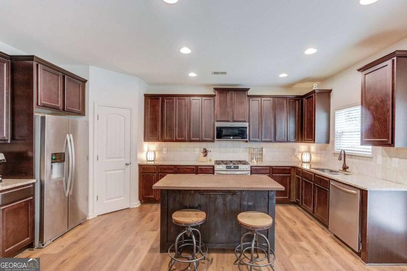 Photo 9 of 3425 Hope Road SW