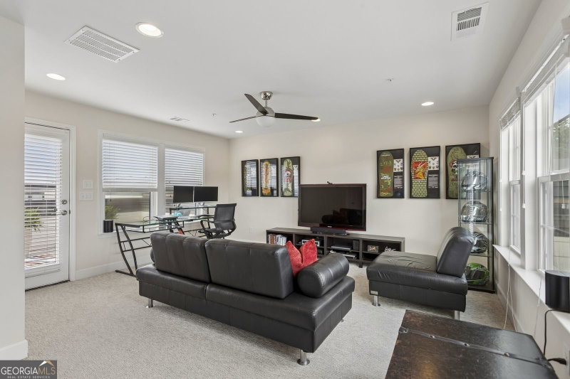 Photo 11 of 2150 Hinton Drive SE