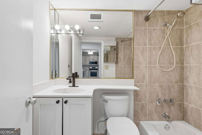 Photo 15 of 620 Peachtree Street NE #1607