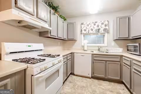 Photo 6 of 1312 Brockett Place