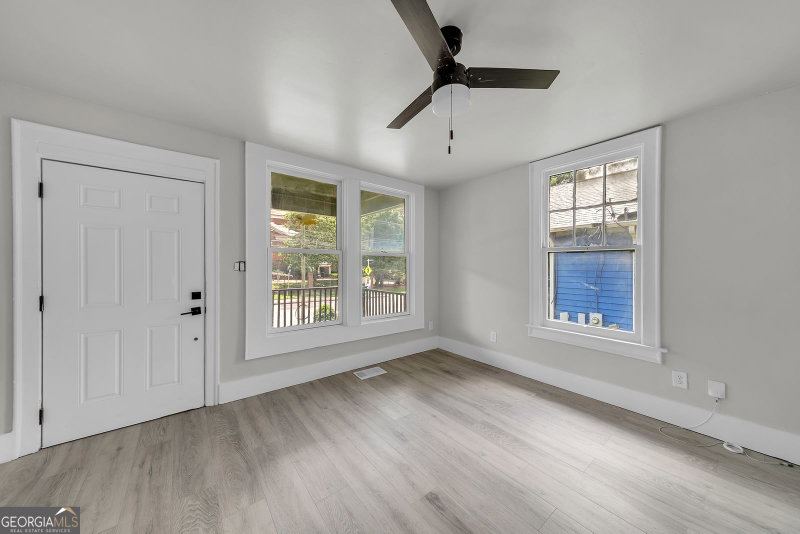 Photo 2 of 1053 Metropolitan Parkway