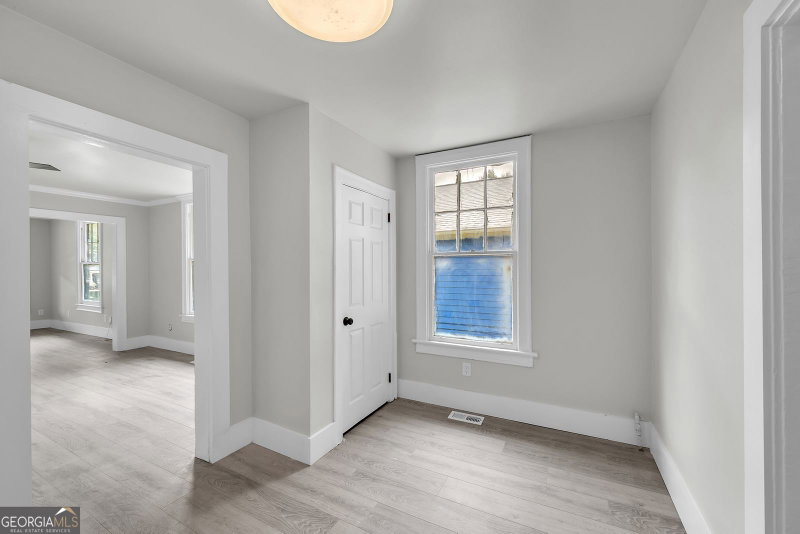 Photo 13 of 1053 Metropolitan Parkway