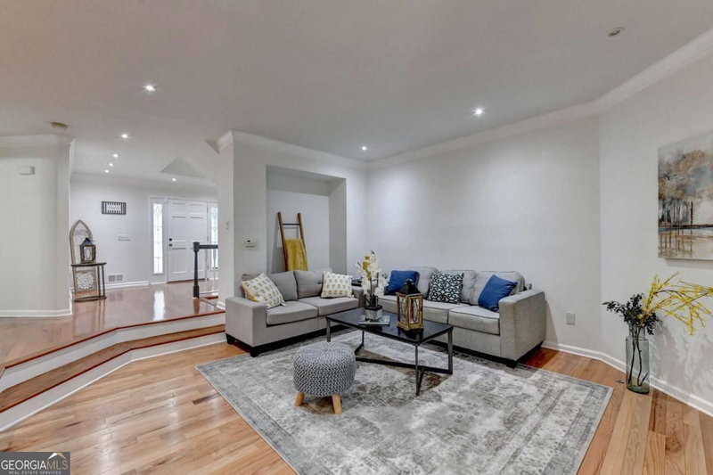 Photo 19 of 1006 Camden Court