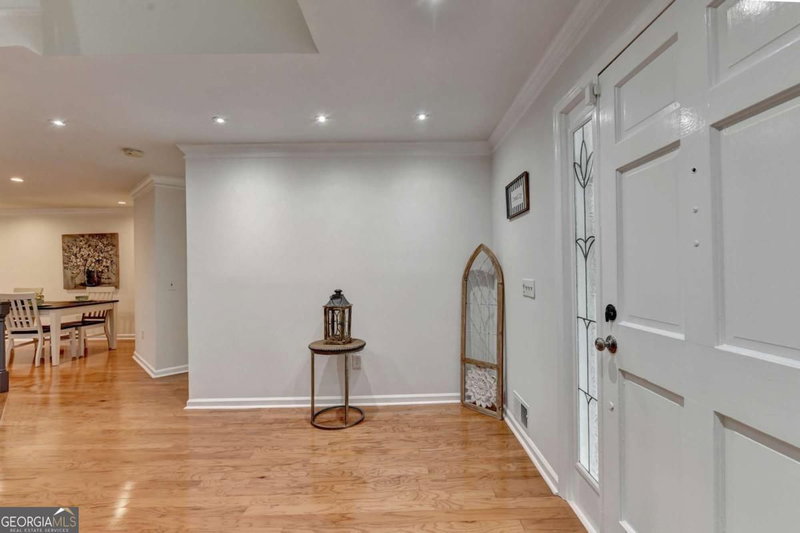 Photo 6 of 1006 Camden Court