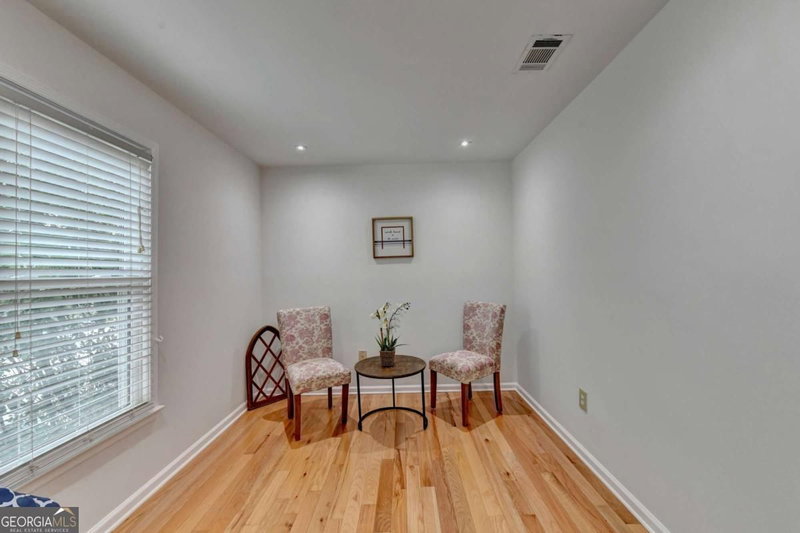 Photo 42 of 1006 Camden Court