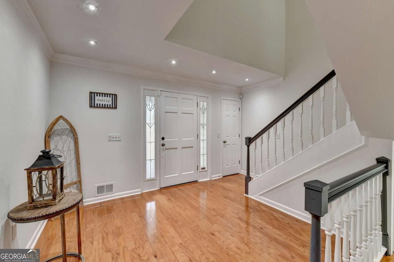 Photo 7 of 1006 Camden Court