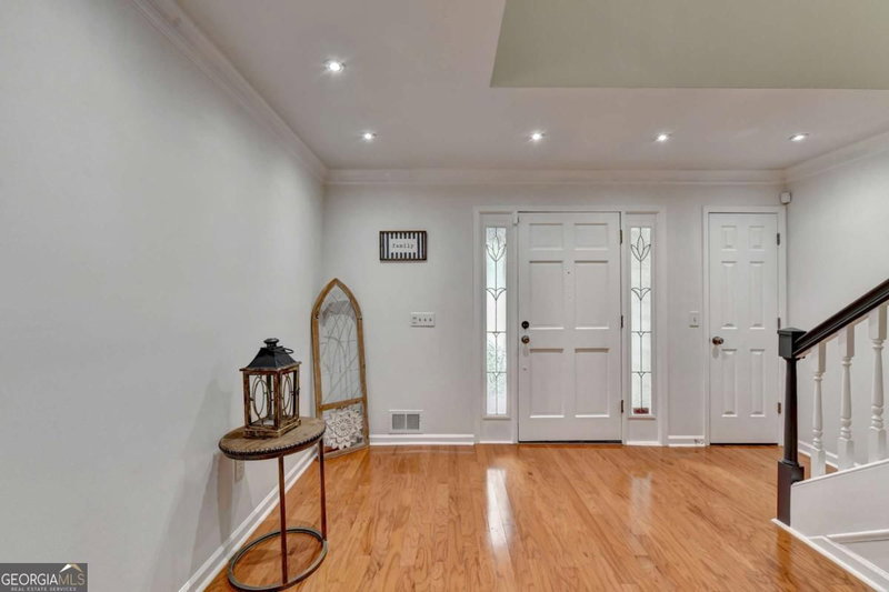 Photo 8 of 1006 Camden Court