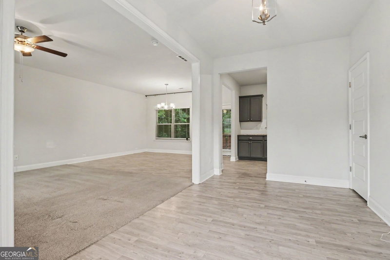 Photo 6 of 731 Dawn Place