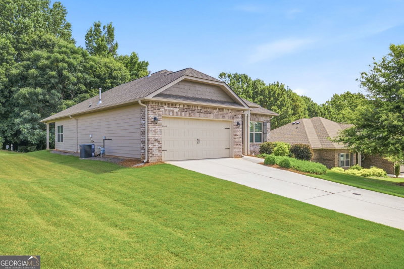 Photo 2 of 645 Skyview Drive