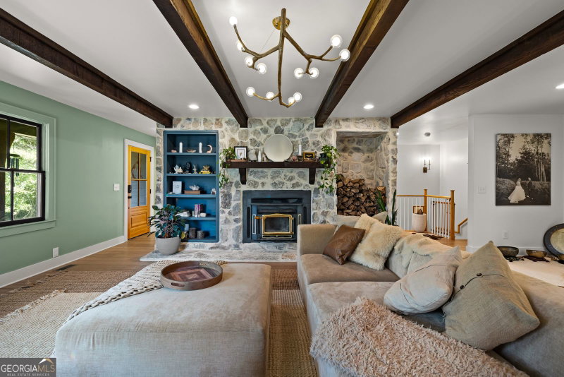 Photo 11 of 456 W McIntosh Road
