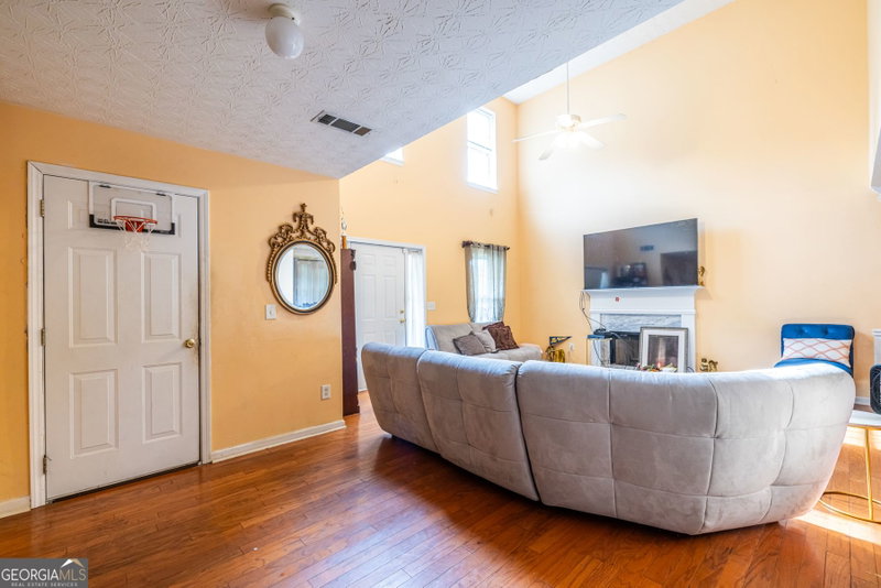 Photo 5 of 127 Resthaven Drive