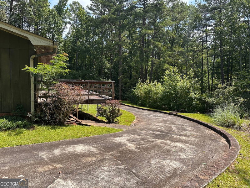 Photo 6 of 4520 Thompson Road