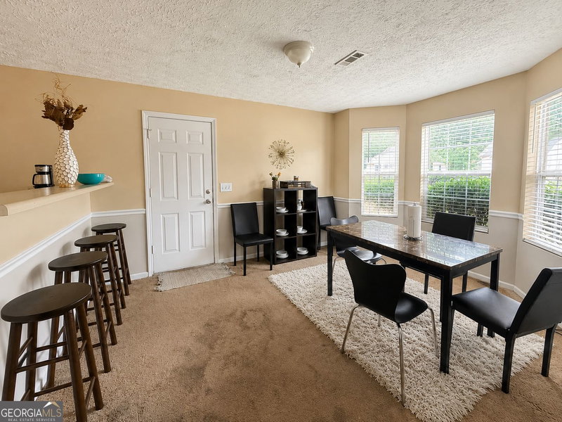 Photo 2 of 207 Sequoia Pte RD