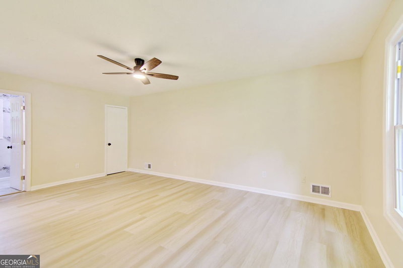 Photo 13 of 18 Regal Way NW