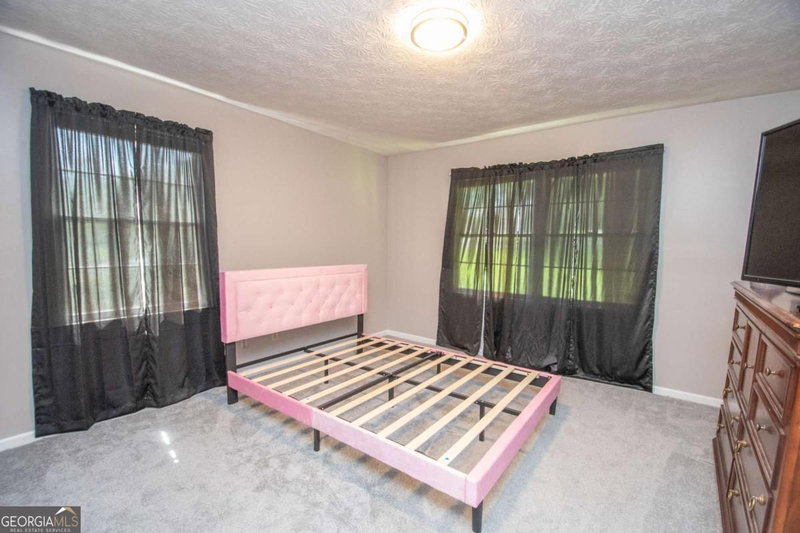 Photo 18 of 128 Robinhood Drive