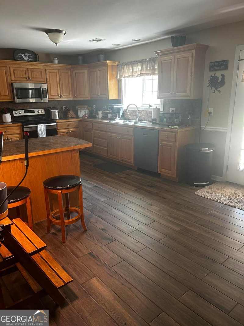Photo 5 of 215 Iron Hill Road