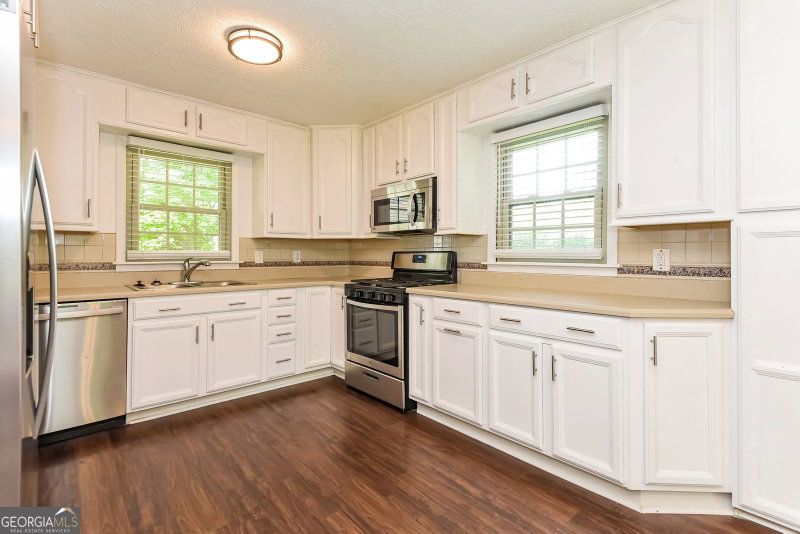 Photo 4 of 6581 Windsor Drive