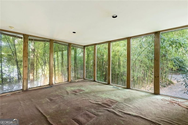 Photo 2 of 930 Charles Allen Drive NE