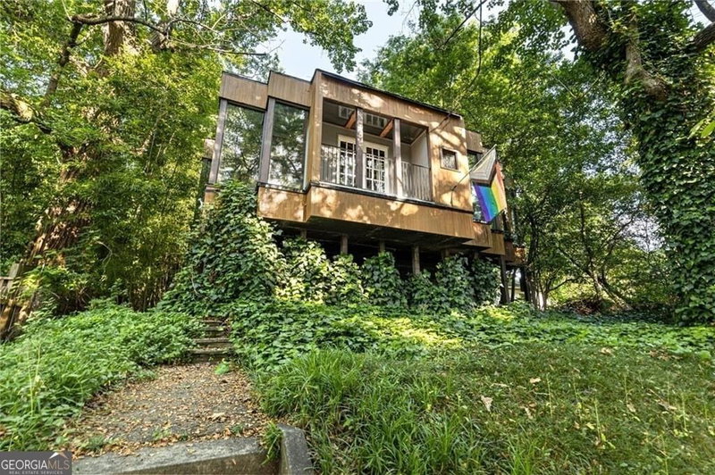 Photo 12 of 930 Charles Allen Drive NE